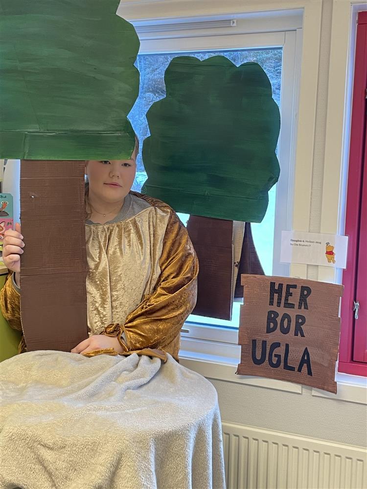 Elev sitter utkledd. foto - Klikk for stort bilde