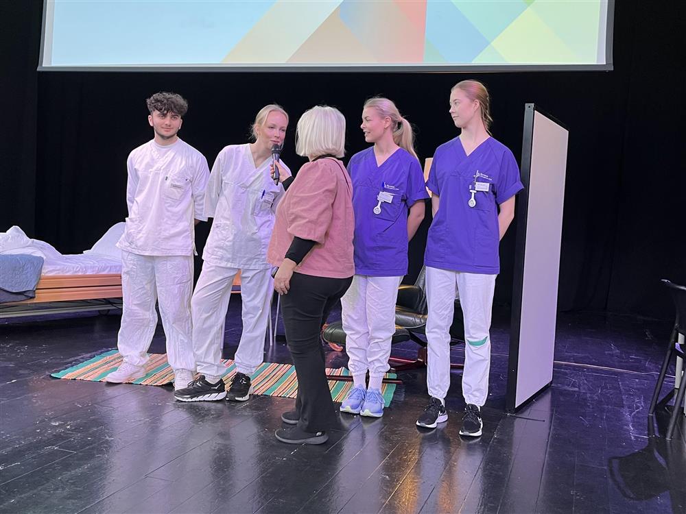 Elever fra Byremo og Dhalske.foto - Klikk for stort bilde