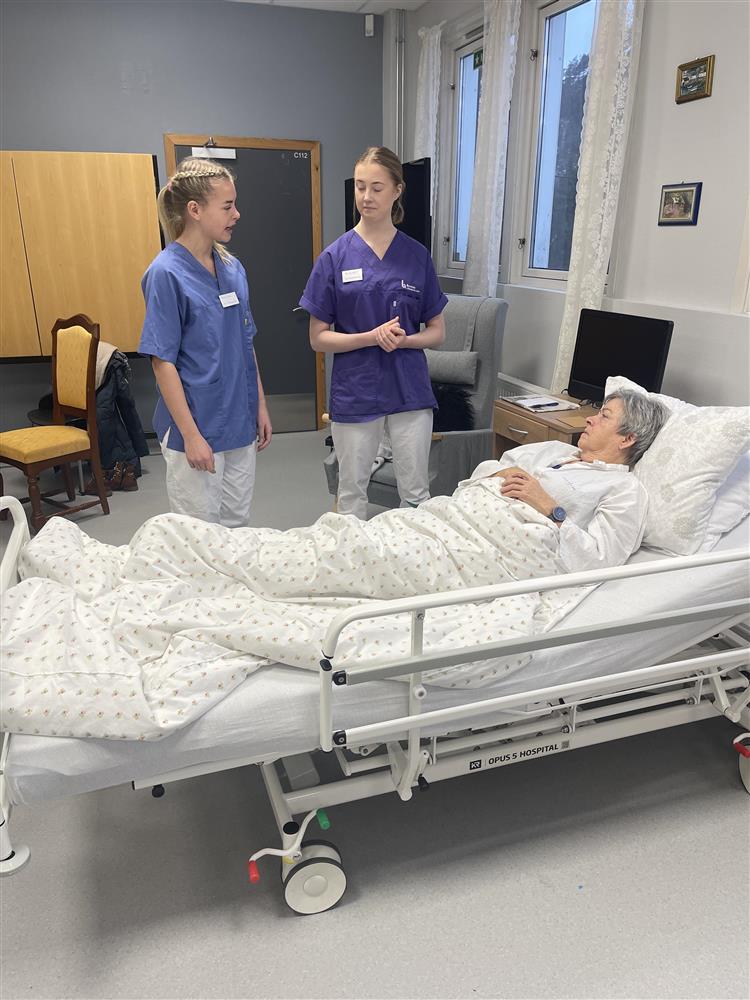 Elever i øvelse.foto - Klikk for stort bilde